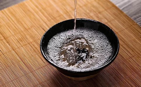 怎么分辨散酒的質(zhì)量？八大散酒批發(fā)加盟品牌哪家好？