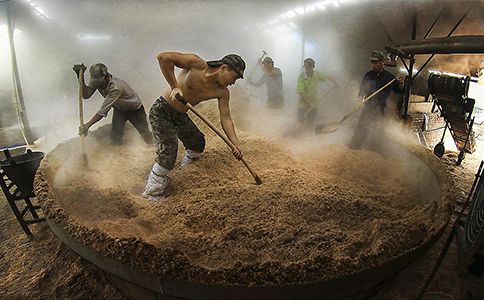 散酒的利潤(rùn)一般是多少？散酒加盟代理：醉開心散酒代理加盟開店僅需3萬(wàn)！