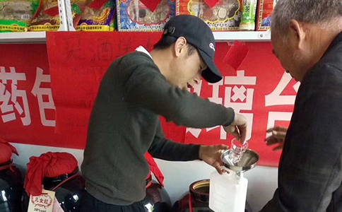 《縣城開店月銷 8 萬？醉開心散酒加盟的“賺錢公式”公開》