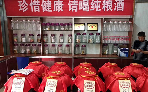 醉開心散酒加盟品牌實力揭秘！散酒加盟哪個品牌好？三大優(yōu)勢解析
