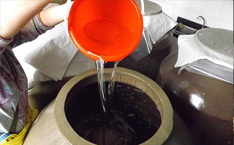 醉開心散酒：純糧釀造+定制化選購(gòu)，解鎖健康飲酒新姿勢(shì)