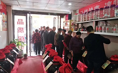 醉開心散酒廠家加盟政策發(fā)布！低成本創(chuàng)業(yè)首選，共享千億白酒市場